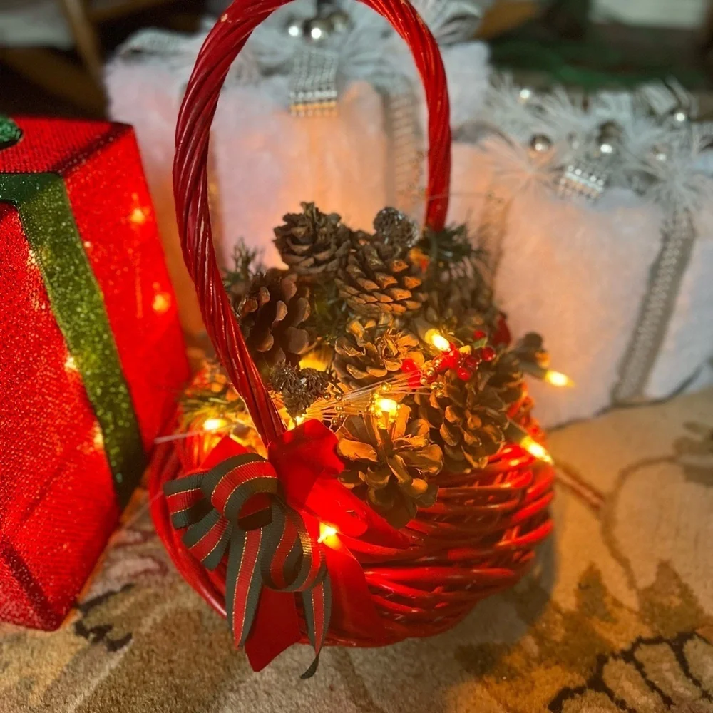 Rare Vintage 1972 Christmas Pinecone Berries Light up Red Wicker Basket Decor
